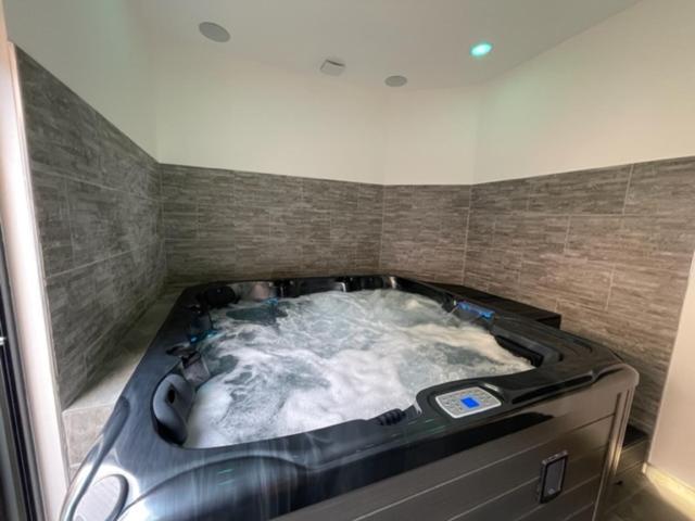 - Le Nuage - Unique, Espace Spa Privatif Et Jardin Avec Plancha Et Salon Privatif, Stationnement Public Gratuit 니오르 외부 사진